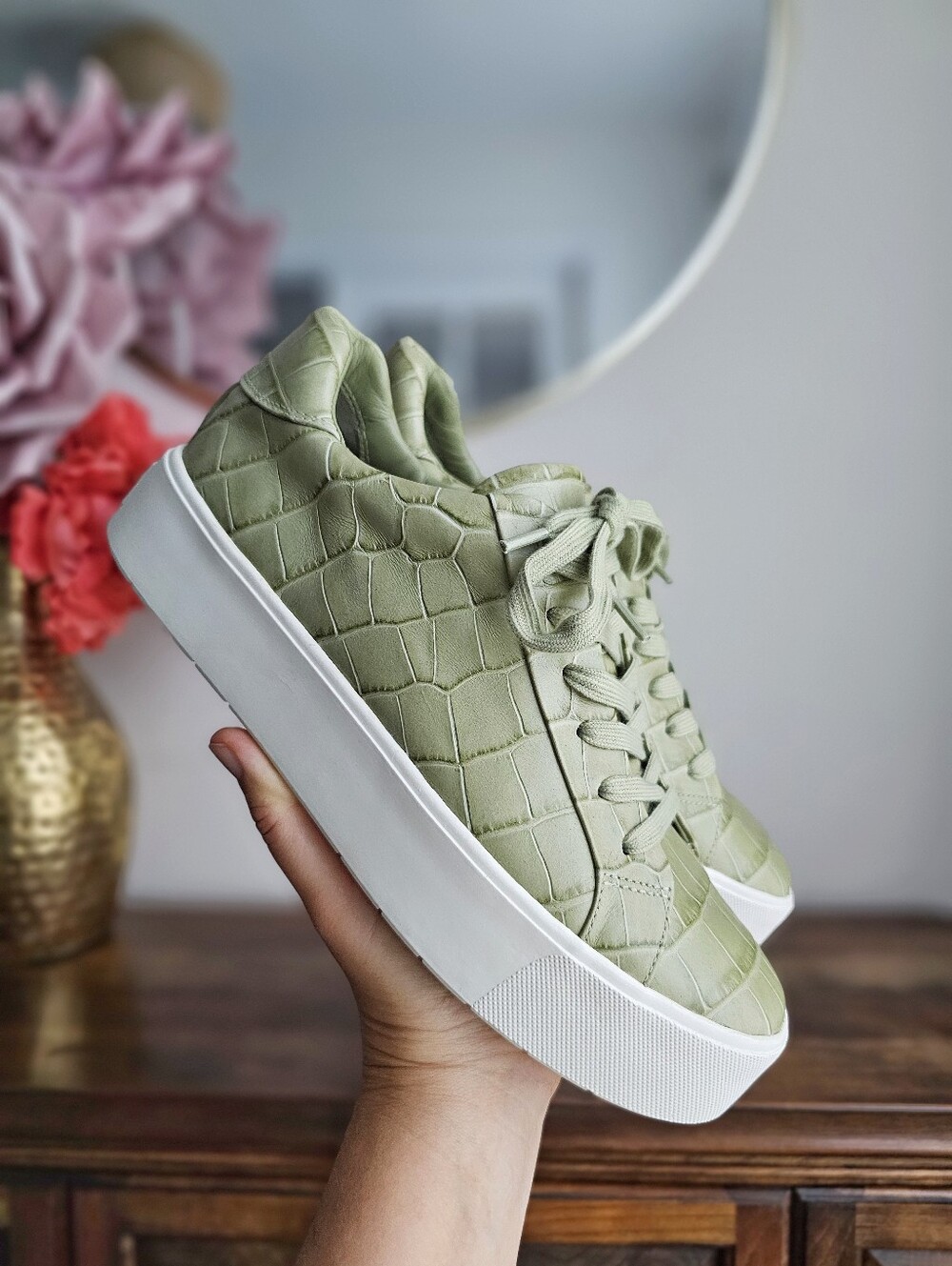 Vince Women’s 8.5 Sage Green Croc Embossed Leather Platform Sneakers